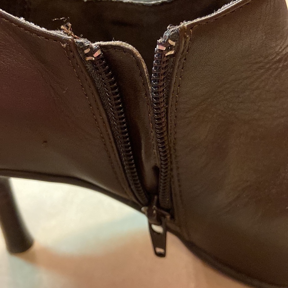 Reaction Kenneth Cole Brown Pointed Toe Heel 2.5” Ankle Bootie - Picture 6 of 14